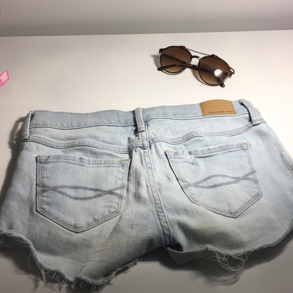 A&F Low Rise Shorts - Picture 2 of 3